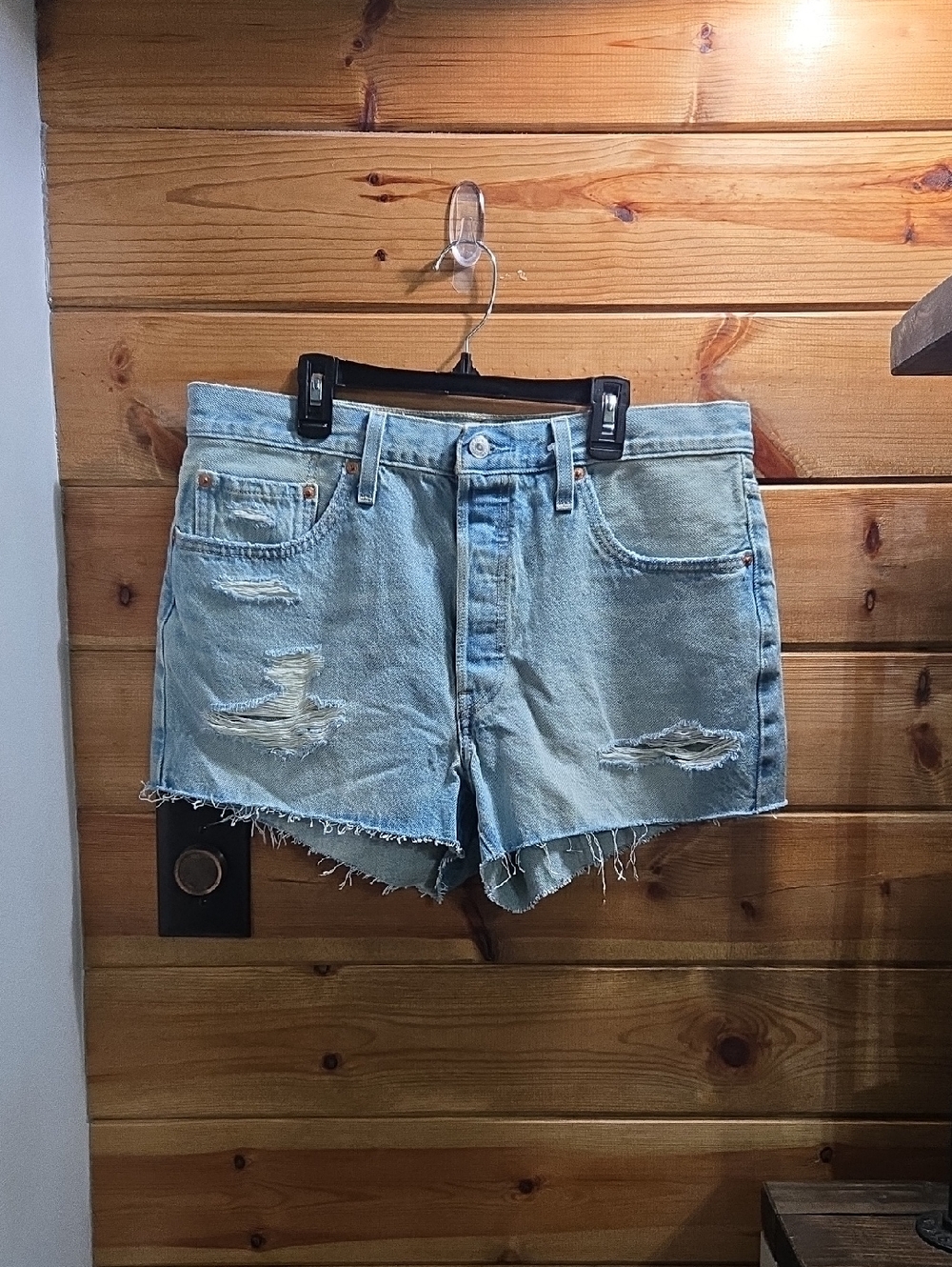 Levi 501 Distressed Light Blue Denim Women’s Shorts Size 32 WUC 0526